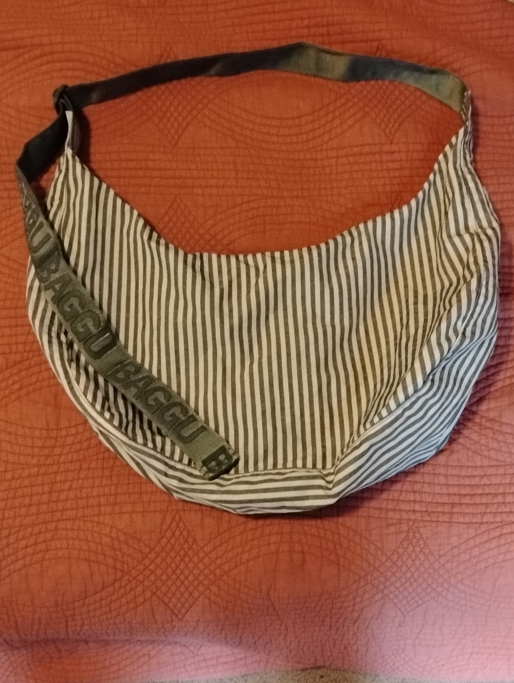 Baggu Large Crescent In Sage Stripe